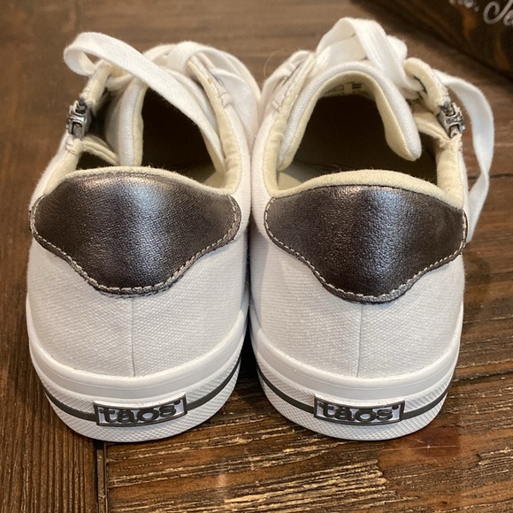 Taos Z Soul Sneaker with Size Zipper in White and Pewter - Picture 2 of 6